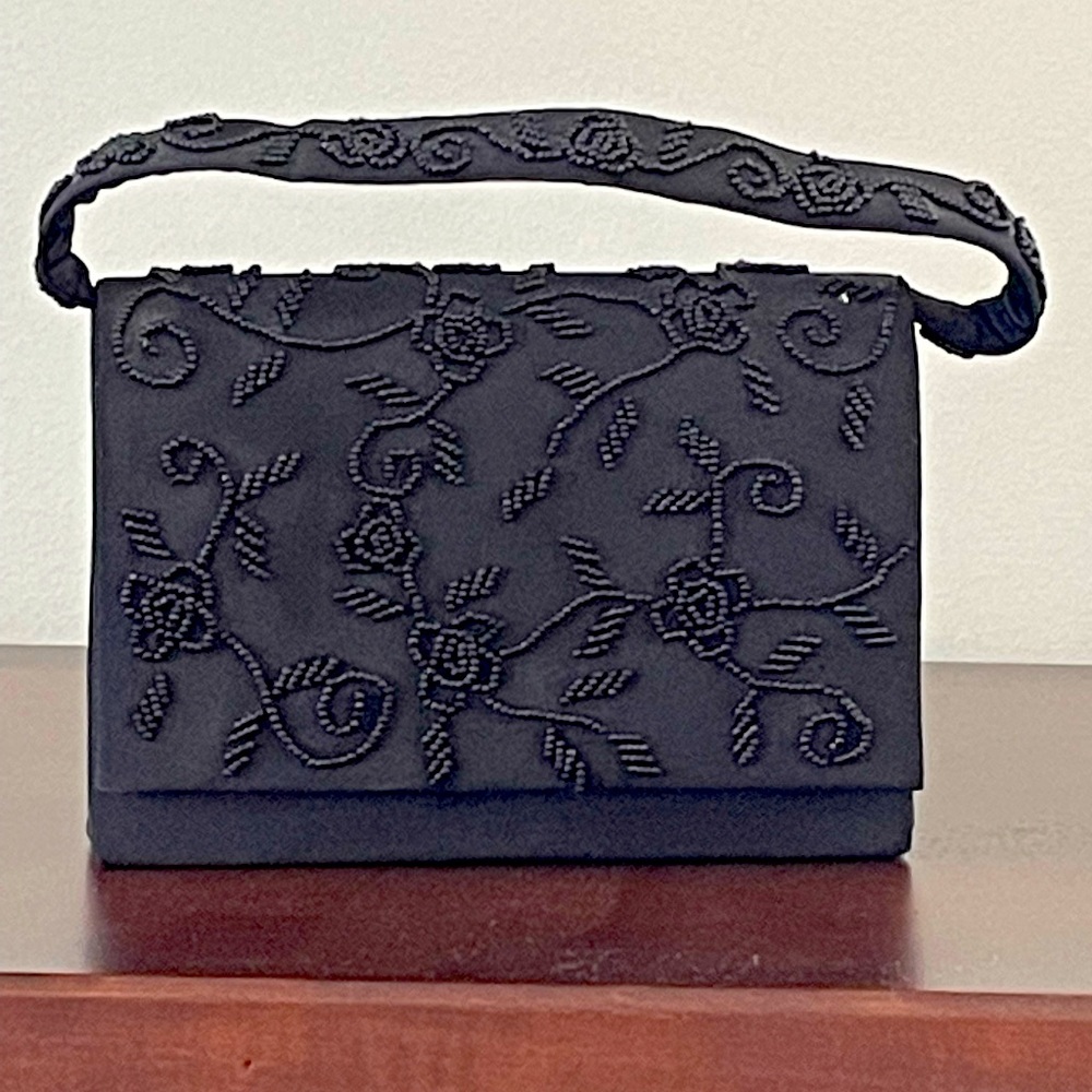Black beaded purse.